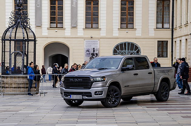 Podivnosti kolem „Macinkova“ pick-upu. Patří milionáři stíhanému za hazard