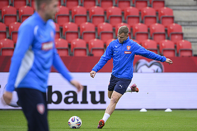 Ať hrají Karabec či Vydra, přejí si čtenáři. Proti Chorvatsku by nenasadili Součka