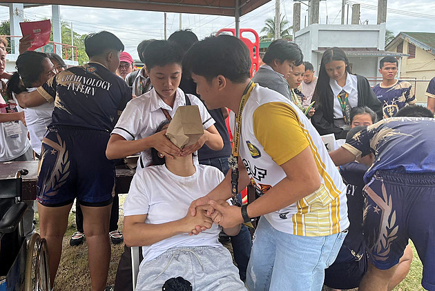 Filipíny zasáhlo další silné zemětřesení. Úřady varují před třímetrovými tsunami