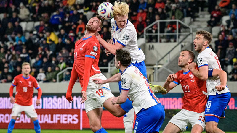 Faeřanům dal gól jen Karabec. Češi překvapivě podlehli outsiderovi, Hašek je v ohrožení