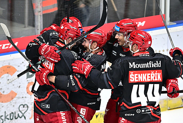 Hradec se po první čtvrtině extraligy ještě hledá. Zopakuje velkou jízdu?