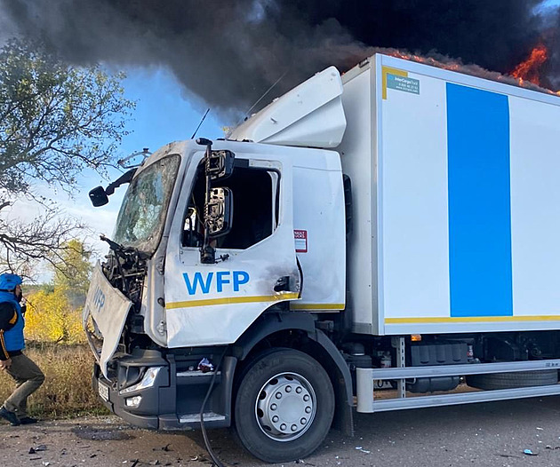 Rusko na Ukrajině zaútočilo na konvoj OSN. Ta mluví o válečném zločinu