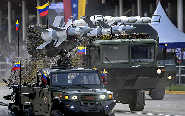 Máme pět tisíc ruských raket, abychom se postavili hrozbě z USA, varuje Maduro