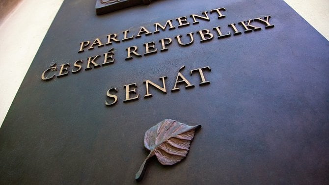 Senát odmítl právo být offline. Kritici varují, se svoboda se pomalu ztrácí pod náporem digitalizace