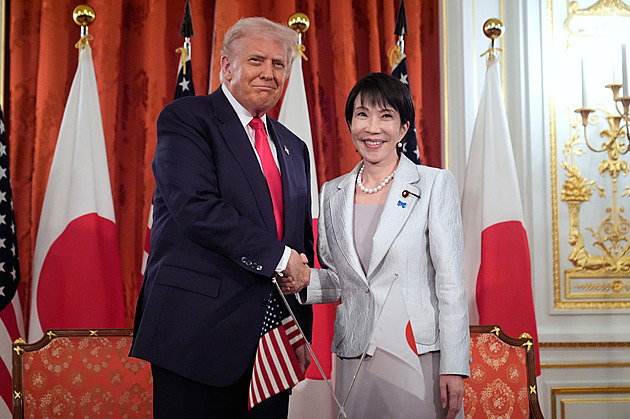 Trump se v Japonsku sešel s novou premiérkou, pochválila ho za mírové snahy