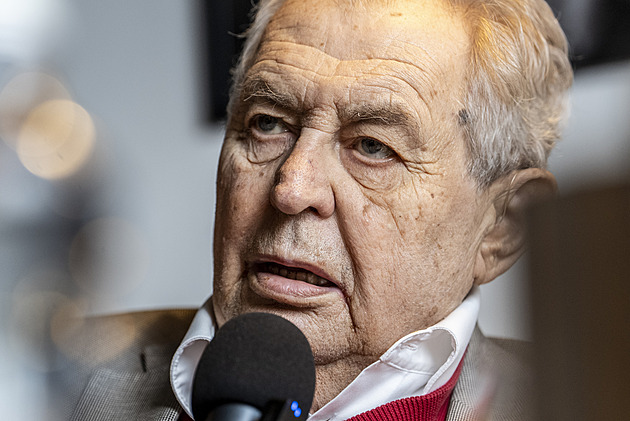 Zemana propustili z nemocnice, na Dukův pohřeb chce přijít i s Bohdalovou