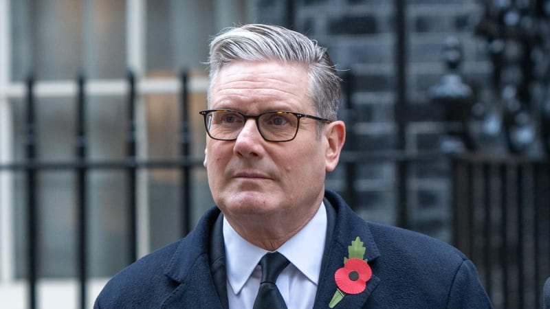 Skončí Starmer v čele Británie? Je rekordně neoblíbený a labouristé zvažují jeho výměnu