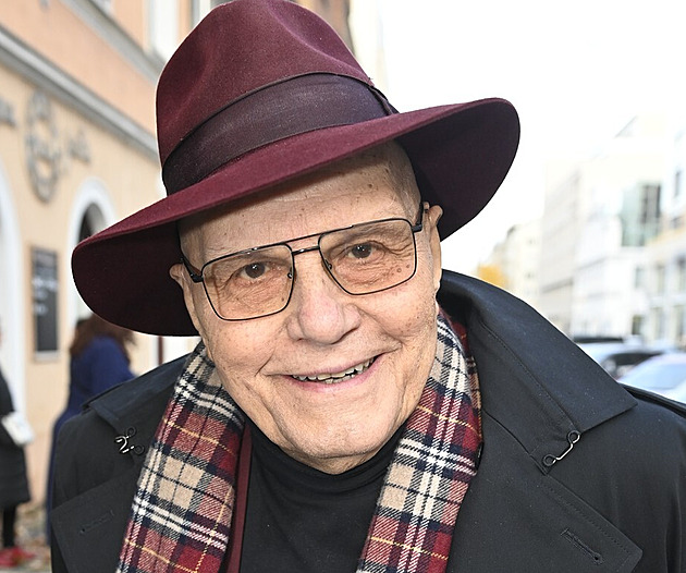 Řekli mi, že musím smýt vinu svého otce, vzpomíná Přeučil na komunismus