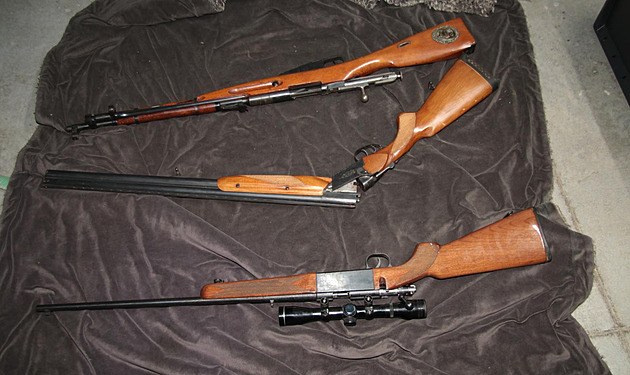 U vařičů pervitinu našli i kola a zbraně. Věci jsou zřejmě kradené v cizině