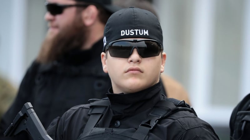 Velkolepá oslava v Čečensku: Mladý Kadyrov střílel z kulometu, gratuloval mu Putin i bijec z USA