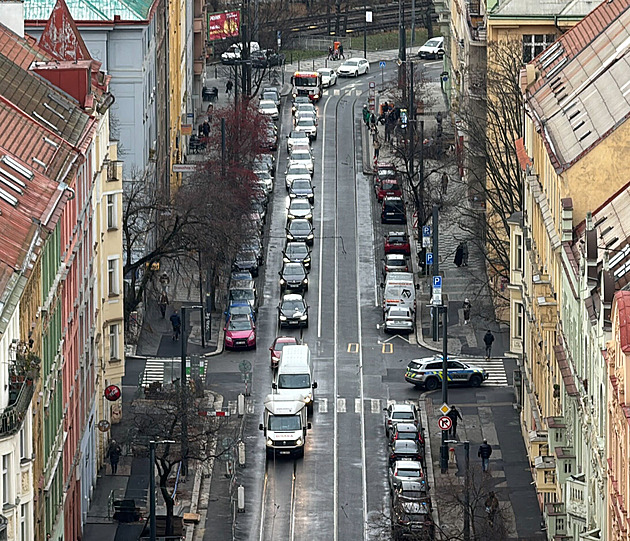 Masivní únik plynu v pražských Nuslích. Hasiči měřili koncentraci, stála i MHD