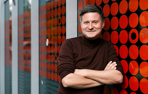 Odešel z vysokého postu ve firmě a založil Red Button, tlačítko, které mění svět