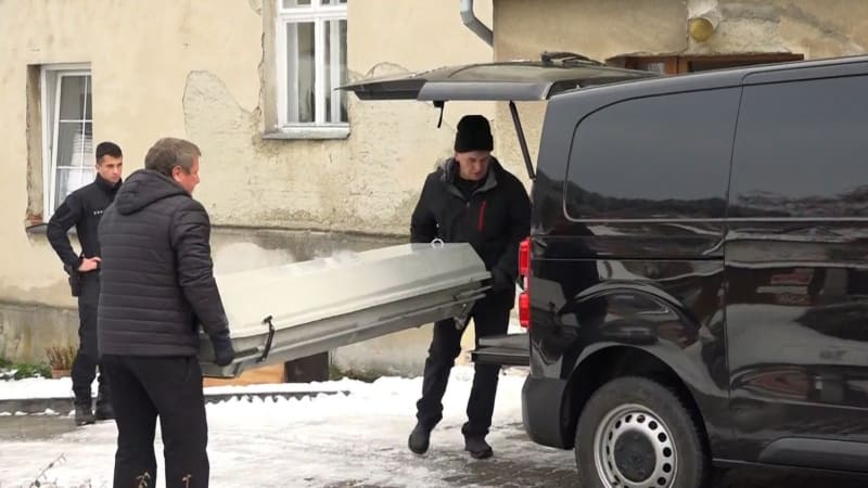 Hodná a obětavá, říká o ubodané ženě v Mírově sousedka. Vraha propustili dřív za dobré chování