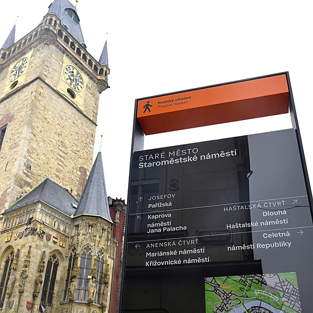 Nové cedule v Praze usnadní orientaci chodců a lépe rozprostřou pohyb turistů