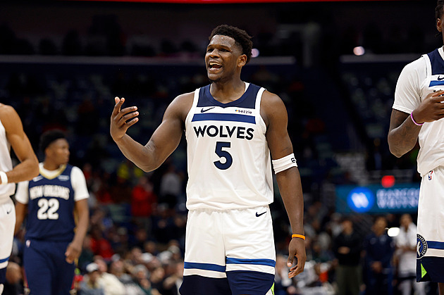 Brown táhl Boston proti Knicks, Edwards zajistil Minnesotě výhru v prodloužení