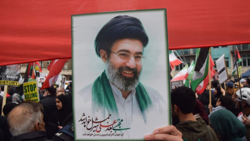 Kde je nový vůdce Íránu? Zraněný Chameneí se léčí u Putina v paláci, popisuje zdroj tajnou akci