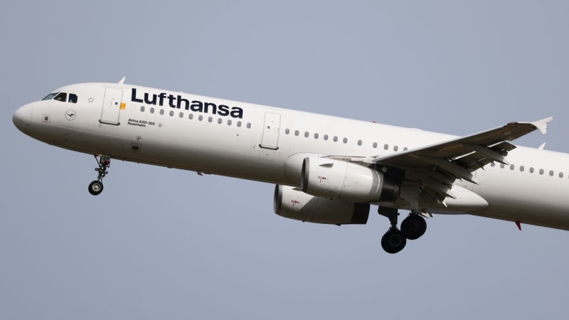 Obří škrty u Lufthansy: Aerolinka zruší 20 tisíc letů. Opatření se dotkne i cestujících z Česka