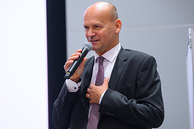 Zlínskou univerzitu dál povede dosavadní rektor Adámek, volbu vyhrál až ve třetím kole