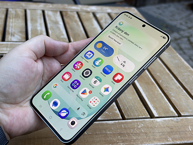 Tento špičkový samsung nás překvapil, jako jediný nezdražil