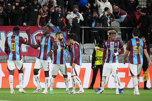 Salah přispěl k výhře Trabzonsporu v Konferenční lize. Hajduk přetlačil Ajax