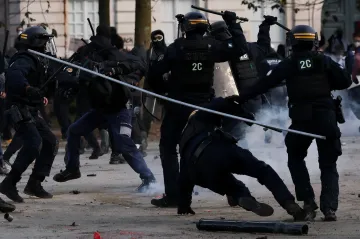Francouzská policie zadržela při protestech přes 1800 lidí
