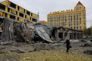 V Rusku hoří Novokujbyševská rafinerie, v Kyjevě je po útoku jeden mrtvý 